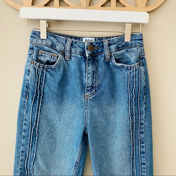 BDG by Urban Outfitters Pintuck Mom Denim Jean Blue Sz 24 - Picture 2 of 9